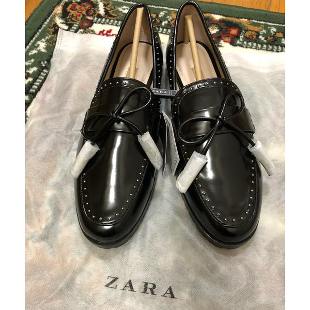 新品 ZARA 39 タッセル付きスタッズローファー 3