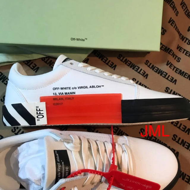 OFF-WHITE(オフホワイト)のOFF-WHITE VULC LOW TOP SNEAKER 白41 メンズの靴/シューズ(スニーカー)の商品写真