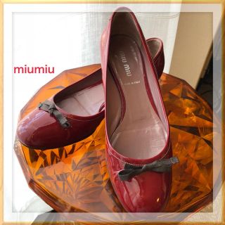 ミュウミュウ(miumiu)の【美品】ミュウミュウパテントバレエシューズ✴︎レペットお好きな方にも(バレエシューズ)