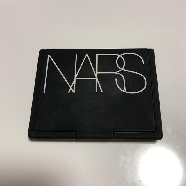 NARS(ナーズ)のNARS ライト リフティング セッティングパウダー プレストN コスメ/美容のベースメイク/化粧品(フェイスパウダー)の商品写真