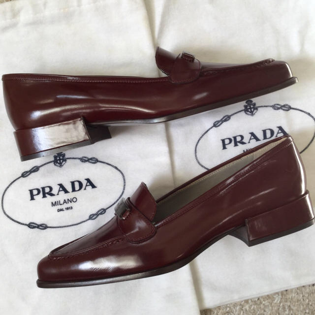 今ならほぼ即納！ PRADA 23㎝ パテントカーフ ローファー ポインテッドトゥ 新品!プラダ - ローファー/革靴 - www