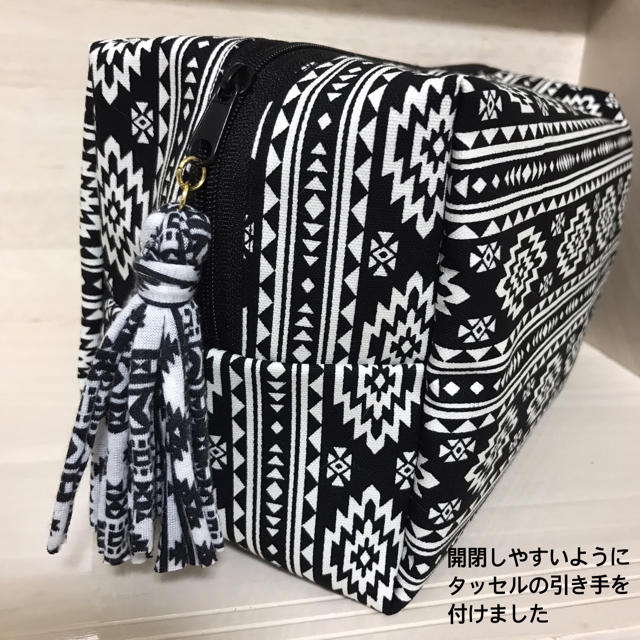 タッセル付き ハンドメイド オムツポーチ ブラック  キッズ/ベビー/マタニティのおむつ/トイレ用品(ベビーおむつバッグ)の商品写真