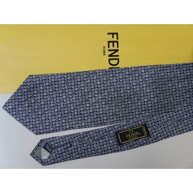 FENDI(フェンディ)のほぼ新品★フェンディFENDI★ロゴ総柄★高級ネクタイ★クリーニング済 メンズのファッション小物(ネクタイ)の商品写真