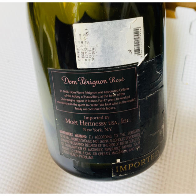 Dom Pérignon(ドンペリニヨン)のドンペリ空き瓶2本セット☆ピンドン＆ドンペリグリーン空き瓶セット☆値下げしました インテリア/住まい/日用品のキッチン/食器(容器)の商品写真