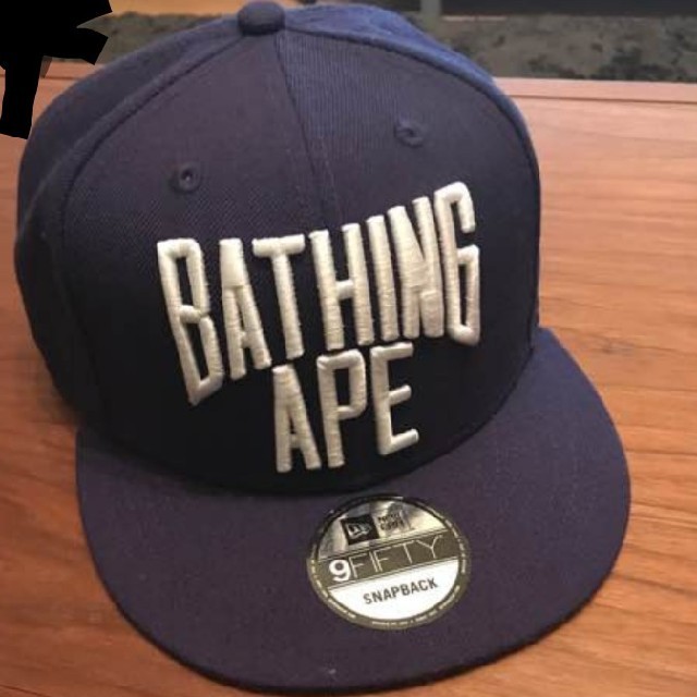 A BATHING APE(アベイシングエイプ)のエイプ NYC LOGO NEW ERA SNAP BACK CAP M メンズの帽子(キャップ)の商品写真