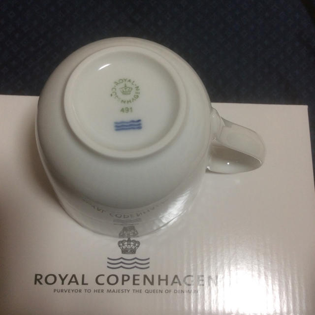 ROYAL COPENHAGEN(ロイヤルコペンハーゲン)のロイヤルコペンハーゲン マグカップ2客 【さらにお値下げ】 インテリア/住まい/日用品のキッチン/食器(グラス/カップ)の商品写真