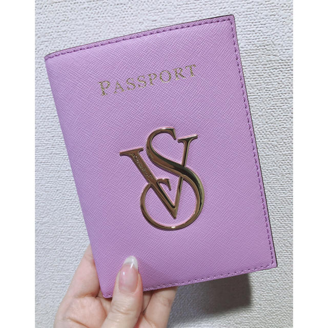 ヴィクトリアシークレット パスポートケース パープル 旅行用品