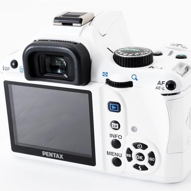 PENTAX(ペンタックス)の新年！ホワイトで一眼スタートペンタックスK-x充実のWズームキット スマホ/家電/カメラのカメラ(デジタル一眼)の商品写真