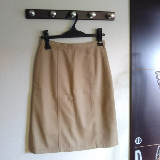 COMME CA ISM(コムサイズム)のコムサイズム タイとスカート ベージュ レディースのスカート(ひざ丈スカート)の商品写真