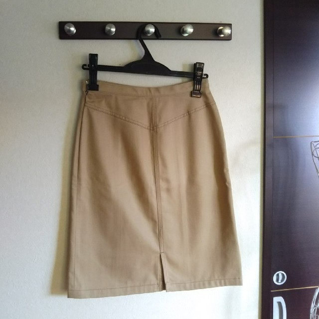 COMME CA ISM(コムサイズム)のコムサイズム タイとスカート ベージュ レディースのスカート(ひざ丈スカート)の商品写真