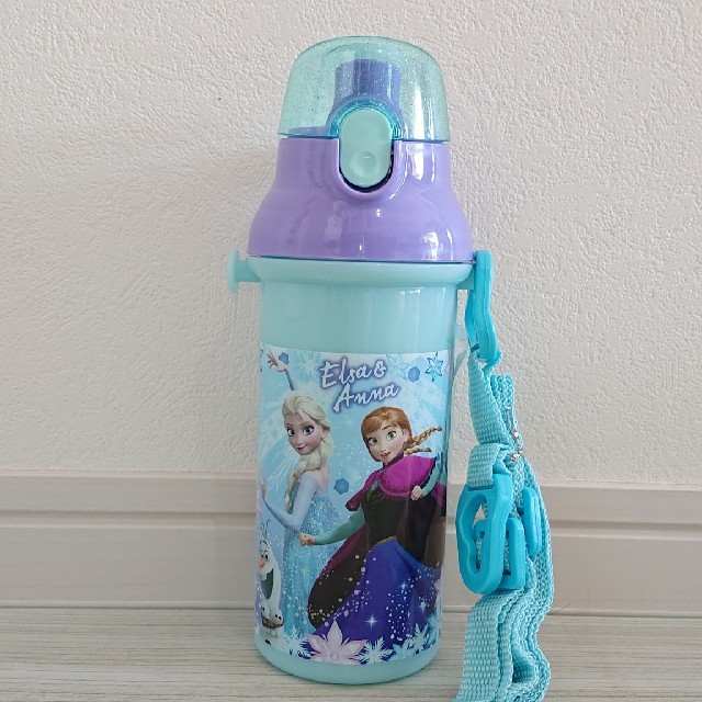 Disney(ディズニー)の新品 アナ雪 プッシュ式 直のみスポーツボトル 480ml キッズ/ベビー/マタニティの授乳/お食事用品(水筒)の商品写真