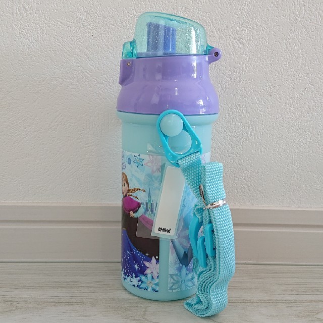 Disney(ディズニー)の新品 アナ雪 プッシュ式 直のみスポーツボトル 480ml キッズ/ベビー/マタニティの授乳/お食事用品(水筒)の商品写真