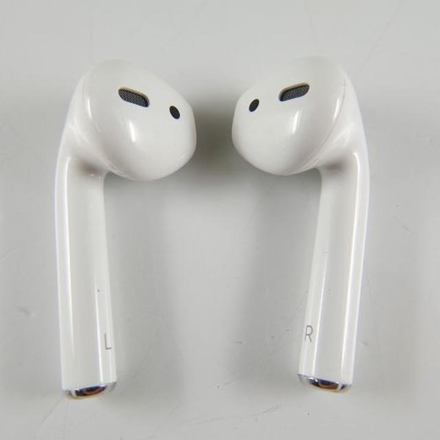 Apple(アップル)のApple AirPods エアーポッズ USED美品 純正 ワイヤレスイヤホン スマホ/家電/カメラのスマートフォン/携帯電話(その他)の商品写真