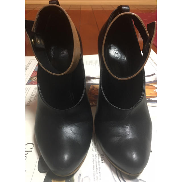 celine(セリーヌ)のCELINE ブラックレザー ストラップ パンプス ヒール レディースの靴/シューズ(ハイヒール/パンプス)の商品写真
