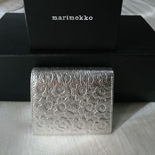 マリメッコ(marimekko)のmarimekko UNIKKO型押し 二つ折り財布 (財布)