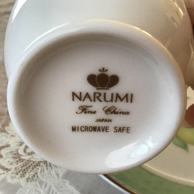 NARUMI(ナルミ)のNARUMI マグカップペアー&ケーキ皿お値下げ中‼️ インテリア/住まい/日用品のキッチン/食器(グラス/カップ)の商品写真