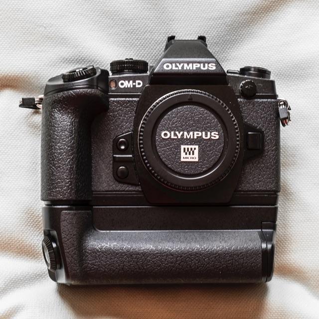 OLYMPUS OM-D E-M1 バッテリーグリップ付き その他 - ミラーレス一眼