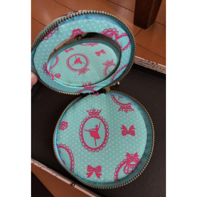 ハンドメイド リバティ生地マカロン形ふわふわミラー