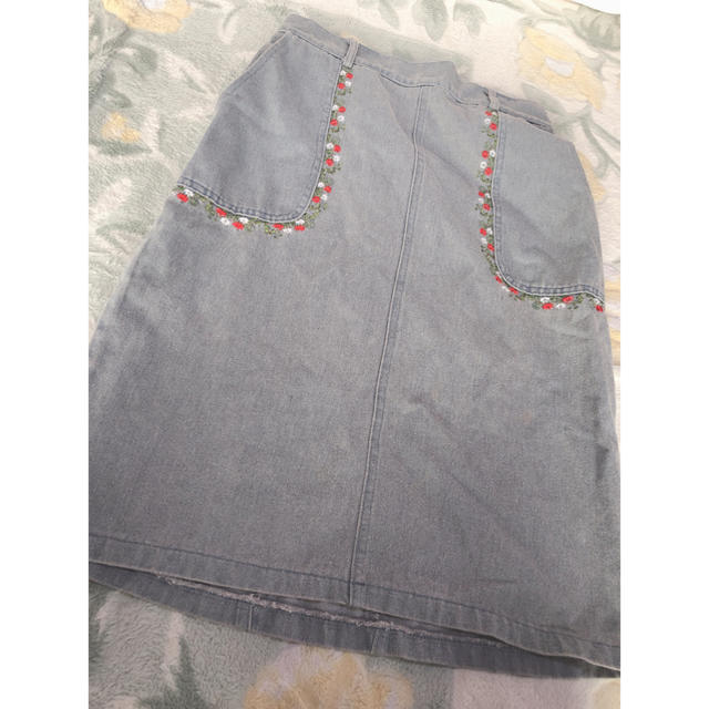 merlot(メルロー)のデニムスカート レディースのスカート(ひざ丈スカート)の商品写真