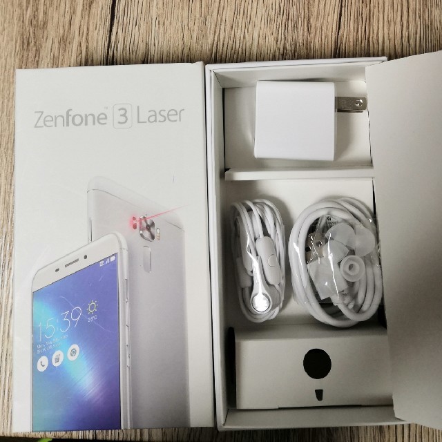 ASUS(エイスース)のASUS Zenfone3 laser スマホ/家電/カメラのスマートフォン/携帯電話(スマートフォン本体)の商品写真