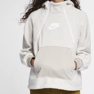 NIKE  ショート丈パーカー　レオパードボアパーカー　ボアパーカー