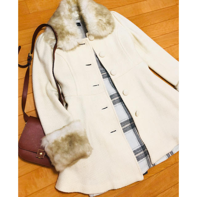 RYZA(ライザ)のレトロでかわいいオフホワイトのコート♪ レディースのジャケット/アウター(毛皮/ファーコート)の商品写真