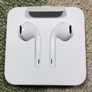 アイフォーン(iPhone)のApple 純正品  イヤホン(ヘッドフォン/イヤフォン)
