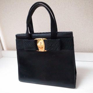 サルヴァトーレフェラガモ(Salvatore Ferragamo)の正規品☆最安値☆フェラガモ　ハンドバッグ　ヴァラ　リボン　黒　バッグ　財布　小物(ハンドバッグ)