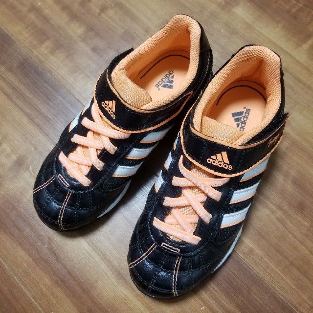 adidas(アディダス)の専用【adidasスニーカー】 キッズ/ベビー/マタニティのキッズ靴/シューズ(15cm~)(その他)の商品写真