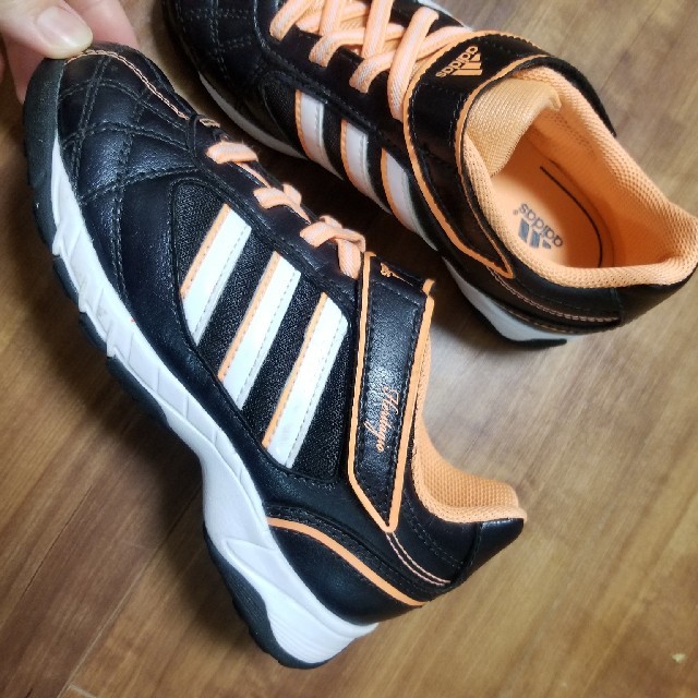 adidas(アディダス)の専用【adidasスニーカー】 キッズ/ベビー/マタニティのキッズ靴/シューズ(15cm~)(その他)の商品写真