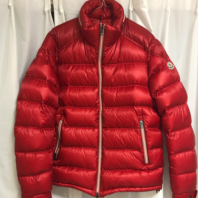 MONCLER(モンクレール)のモンクレール ガストン 赤 サイズ4 正規品 メンズのジャケット/アウター(ダウンジャケット)の商品写真