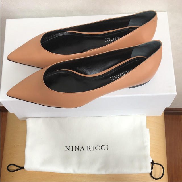 NINA RICCI(ニナリッチ)のNINA RICCI  37 ピンクベージュ ポインテッドシューズ レディースの靴/シューズ(バレエシューズ)の商品写真