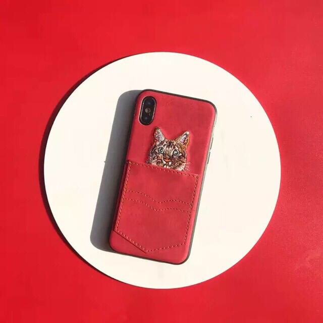 Disney(ディズニー)の《新品》新作♡iPhoneケース ねこポケット♡刺繍 レッド/ブラック スマホ/家電/カメラのスマホアクセサリー(iPhoneケース)の商品写真