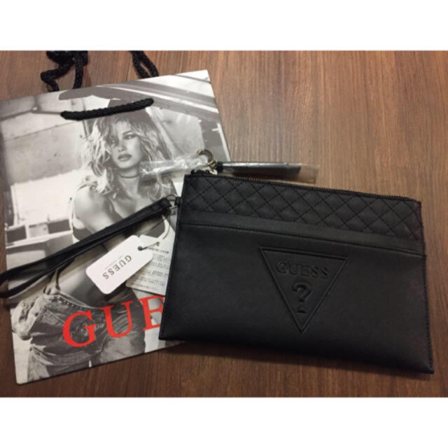 GUESS(ゲス)のラスト一点 希少 新品GUESS トライアングルロゴ  ゲス クラッチバッグ メンズのバッグ(セカンドバッグ/クラッチバッグ)の商品写真