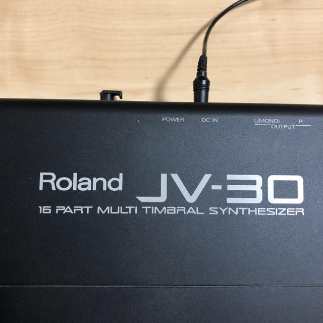 Roland(ローランド)のRoland JV-30 シンセサイザー 楽器の鍵盤楽器(キーボード/シンセサイザー)の商品写真