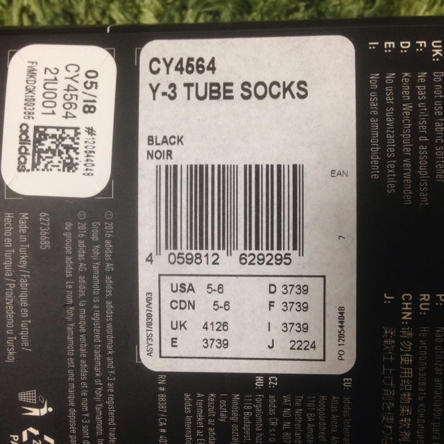 Y-3(ワイスリー)の新品 希少サイズ Y-3 TUBE SOCKS 22-24cm ブラック レディースのレッグウェア(ソックス)の商品写真