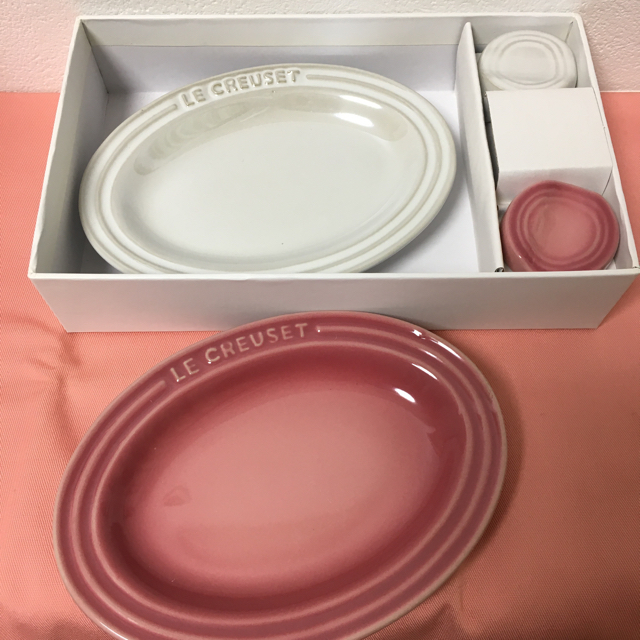 LE CREUSET(ルクルーゼ)の【新品】ル・クルーゼ ミニオーバルプレートセット インテリア/住まい/日用品のキッチン/食器(食器)の商品写真