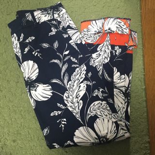 ザラ(ZARA)のザラ☆花柄パンツ新品(カジュアルパンツ)