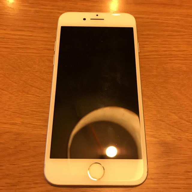 Apple(アップル)のiPhone 7 Silver 256 GB simフリー スマホ/家電/カメラのスマートフォン/携帯電話(スマートフォン本体)の商品写真