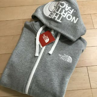 ザノースフェイス(THE NORTH FACE)のセール中！新品！ノースフェイス　Lサイズ☆グレー　ロゴ　パーカー　スウェット　(パーカー)