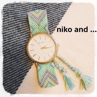 ニコアンド(niko and...)のミサンガウォッチラウンド【niko and ...】グリーン(腕時計)