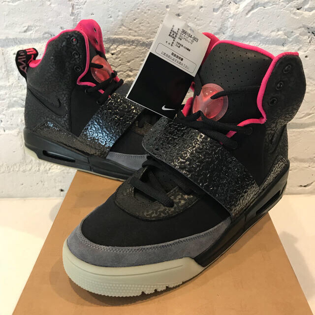 数年前に譲ってもらったNIKE AIR YEEZY 2 NRG