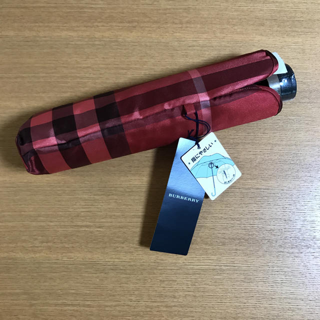 BURBERRY(バーバリー)のBurberry 折りたたみ傘 レッド チェック 新品未使用 レディースのファッション小物(傘)の商品写真