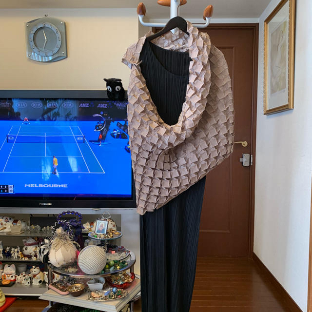 今日の超目玉】 イッセイミヤケ ブラック ジャケット モード ビビアン 商品を編集 イッセイミヤケ ブラック ジャケット モード ビビアン その他