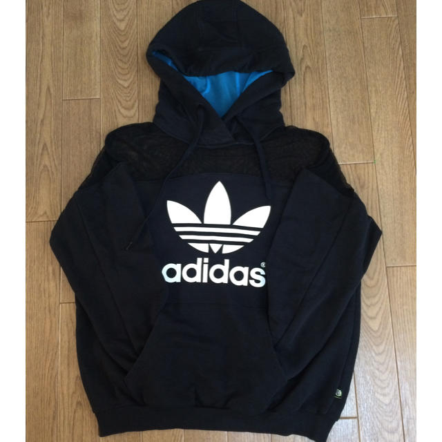 adidas(アディダス)のadidas originals 黒 ロゴパーカー レディースのトップス(トレーナー/スウェット)の商品写真