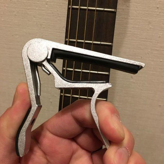 【即購入OK】カポタスト butterfly シルバー 新品 楽器のギター(エレキギター)の商品写真
