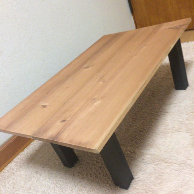 無垢材を使った木製テーブル インテリア/住まい/日用品の机/テーブル(ローテーブル)の商品写真