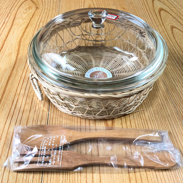 Pyrex(パイレックス)の岩城ガラスパイレックスベーキング用カゴ付き インテリア/住まい/日用品のキッチン/食器(調理道具/製菓道具)の商品写真