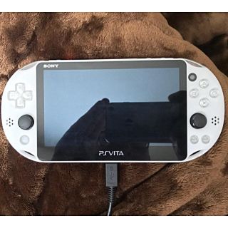 プレイステーションヴィータ(PlayStation Vita)のPSVITA 本体 Vita ホワイト(携帯用ゲーム機本体)