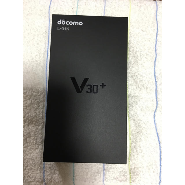 LG Electronics(エルジーエレクトロニクス)の新品未使用 V30+ L-01K(Cloud Silver)  スマホ/家電/カメラのスマートフォン/携帯電話(スマートフォン本体)の商品写真